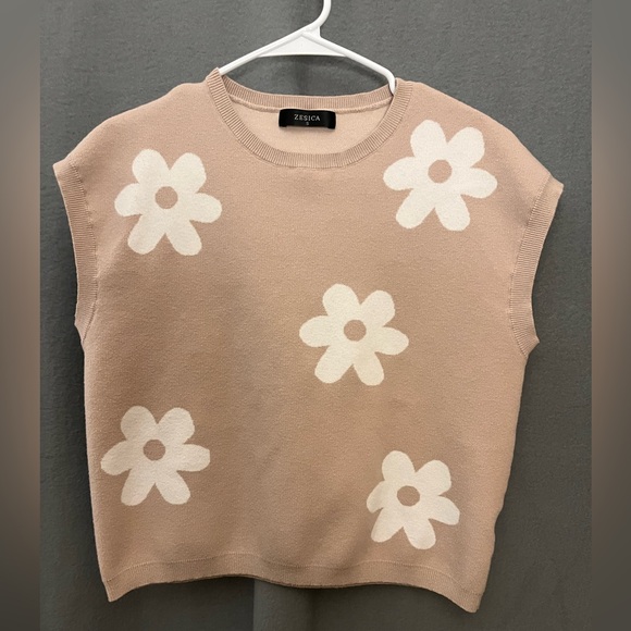 Zesica Sweaters - Zessica Women's Tan Sweater with White Floral Design